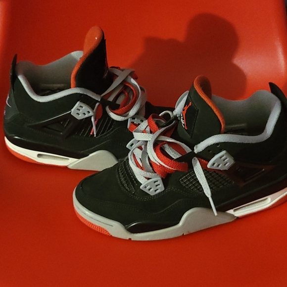 Practically brand new Air Jordan 4's OG 'Bred Cement Grey, Size 6 in men's. - Picture 3 of 4